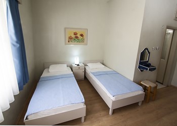 Gürkol Pansiyon - Gürkol 3 Room 2 single beds room in Bozcaada
